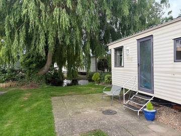 Wohnwagen für 8 Personen, mit Pool und Garten in England