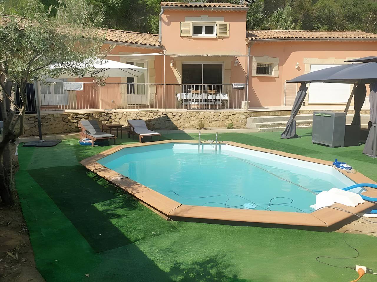 Villa « Entre Vignes et Garrigues » avec jardin privé, Wi-Fi et climatisation in Laudun-l'Ardoise, Région de Nîmes