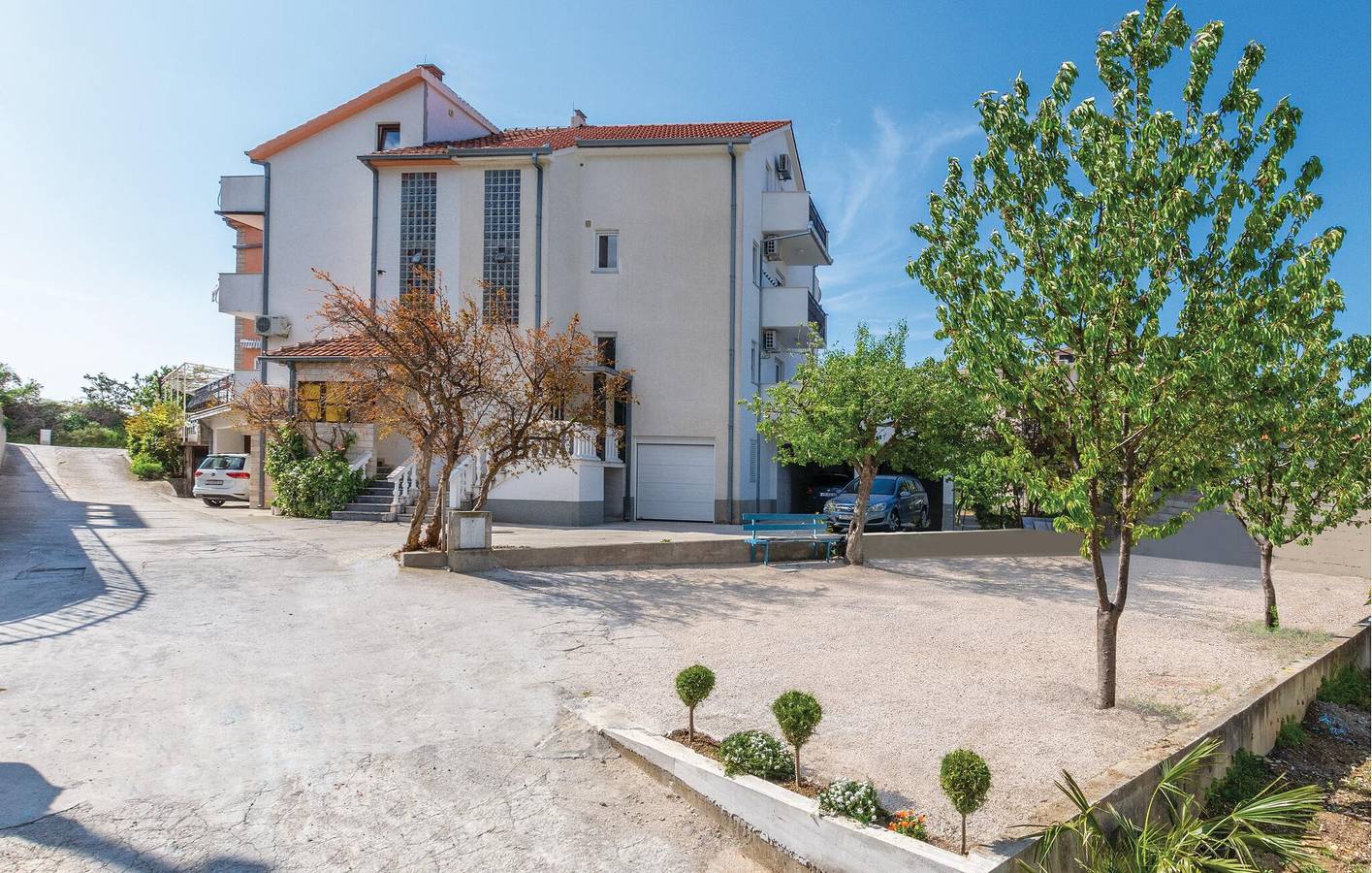 Entire holiday apartment, Cozy Apartment with Terrace, Kitchen, and Parking Near La Meridien Beach in Podstrana, Split-Dalmatia