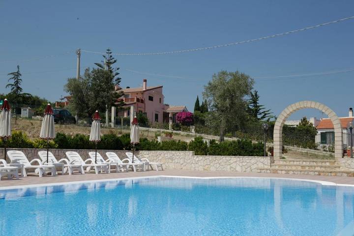 Apartamento de vacaciones para 2 personas, con jardín además de vistas y piscina - 1