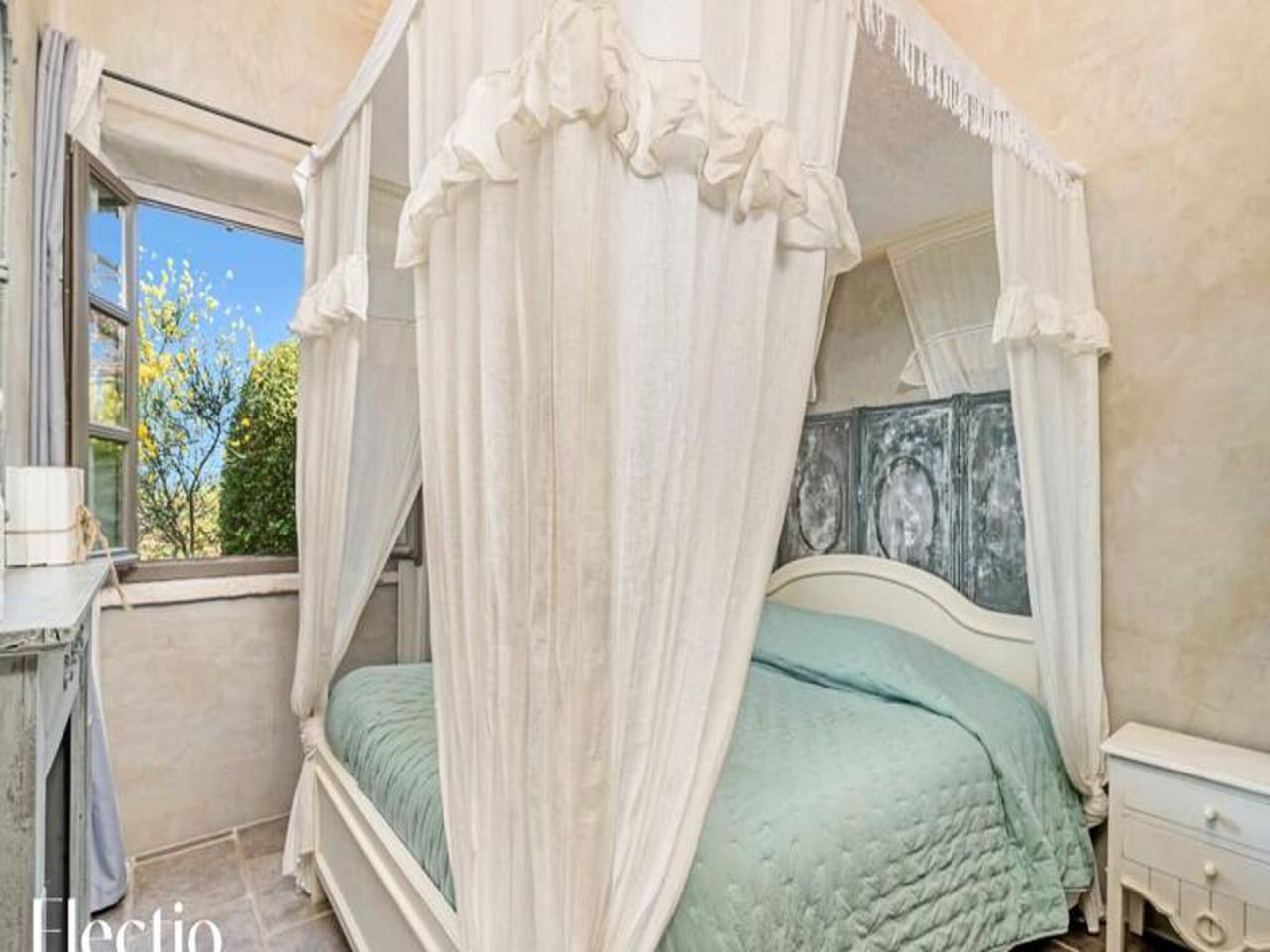 Entire apartment, Apartment in Luberon with Heated Pool in Oppède, Parc naturel régional du Luberon