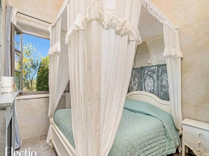 Gîte pour 4 personnes, avec terrasse ainsi que jardin et piscine, animaux acceptés à Oppède - 3