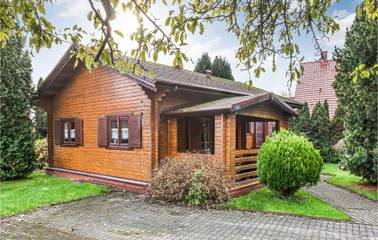 Ferienhaus für 8 Personen, mit Terrasse und Pool in Mielno