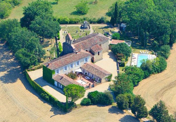 Chambre d’hôte pour 2 personnes, avec Terrasse et Jardin ainsi que Piscine et Vue à Ambres