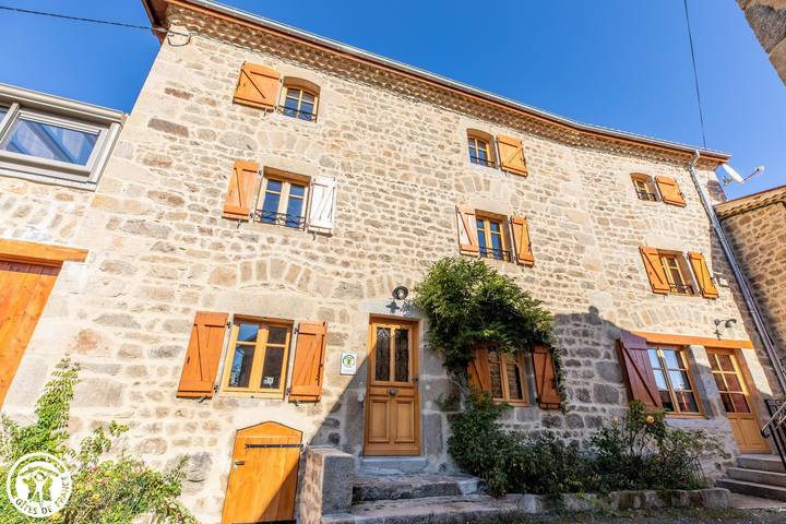 Gîte pour 10 personnes, avec jardin et jacuzzi ainsi que terrasse et sauna