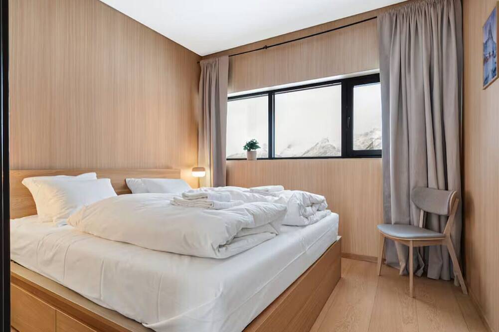 Stunning Lofoten Lodge with Views & Jacuzzi in Vågan