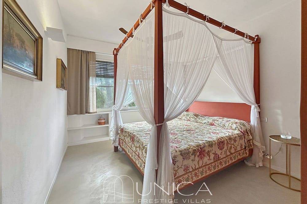 Villa Smeralda, Roccamare Pinewood, just a 5-minute walk from the private beach. in Roccamare, Castiglione della Pescaia