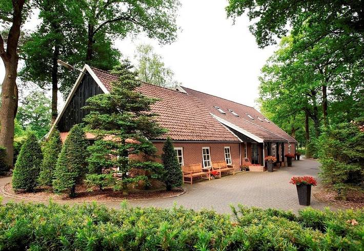 Vakantiehuis voor 40 personen, with Whirlpool and Terras as well as Tuin in Losser