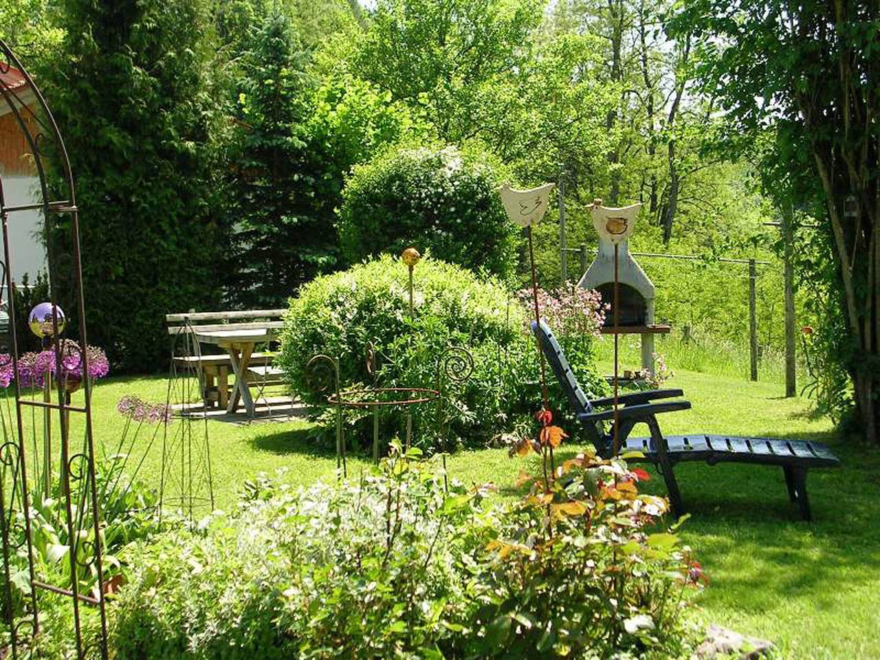 Ferienhof Mühlbacher - Doppelzimmer Gartenblick mit Dusche/Wc in Waging am See, Rupertiwinkel