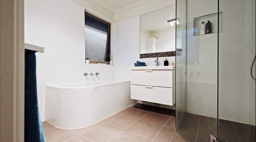 Holiday home for 10 people, with garden in Melbourne