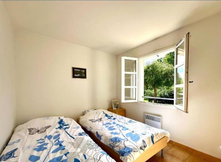 Gîte pour 4 personnes, avec piscine et terrasse à La Môle - 2