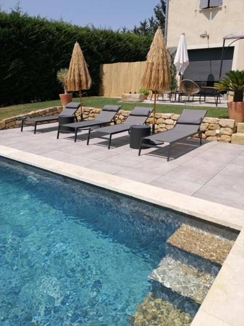 Location de vacances pour 6 personnes, avec Terrasse et Jardin ainsi que Piscine et Vue à Cucuron