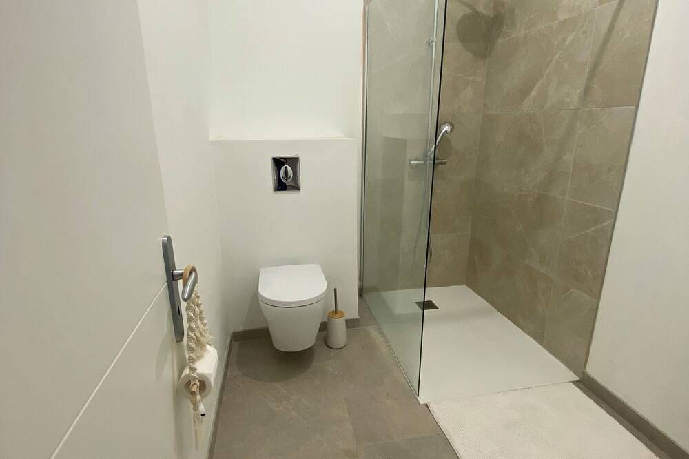 Chambre dans maison chaleureuse in Saint-Genis-Laval, Lyon et ses environs
