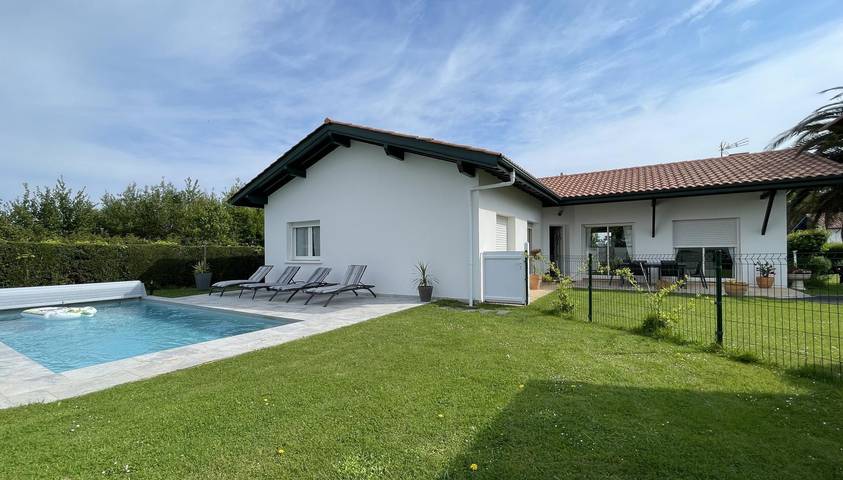 Gîte pour 6 personnes, avec jardin et piscine au Pays basque