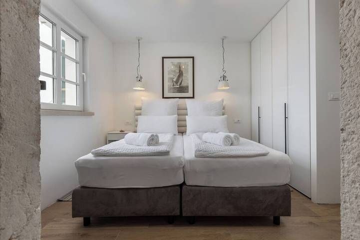 Alojamiento y desayuno para 4 personas, con jardín y jacuzzi - 1