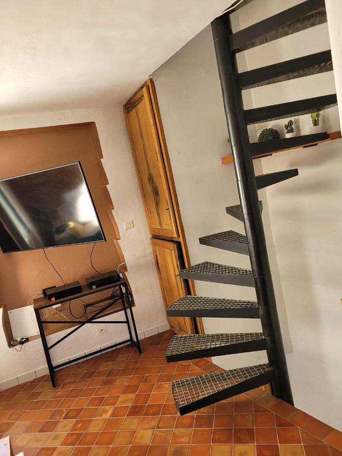Gîte pour 4 personnes, avec terrasse et vue, animaux acceptés à Fox-Amphoux - 3