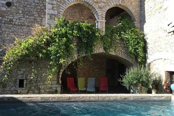 Gîte pour 8 personnes, avec piscine et terrasse à Saint-André-de-Cruzières