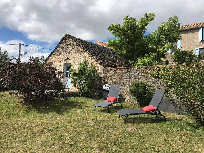 Gîte pour 2 personnes, avec terrasse et jardin, animaux acceptés à Creissels