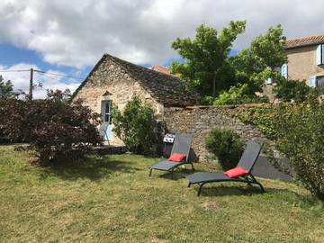 Gîte pour 2 personnes, avec terrasse et jardin, animaux acceptés à Creissels