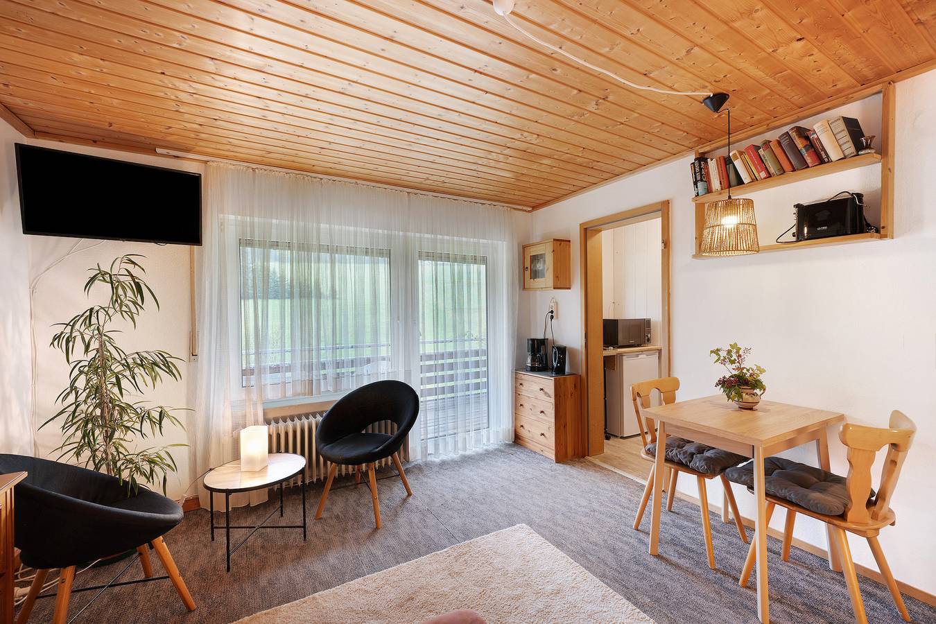 Entire studio, Holiday Apartment '3' with Private Terrace and Shared Garden in Schönwald, Southern Black Forest