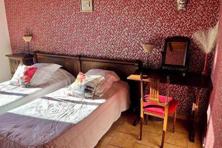 Location de vacances pour 15 personnes, avec terrasse et jardin, animaux acceptés à Courzieu - 4