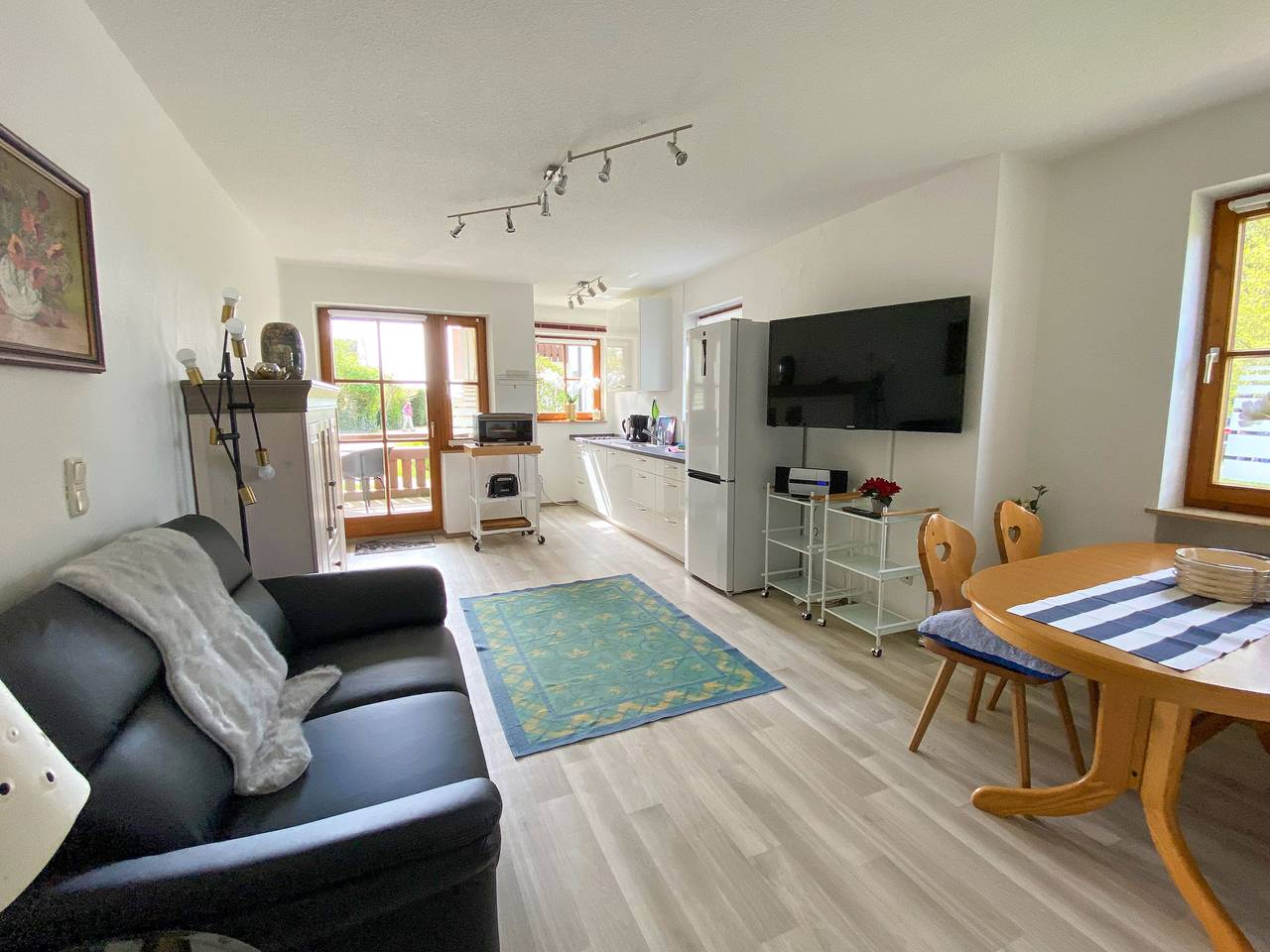Ganze Ferienwohnung, Ferienwohnungen Seerose  & Seelilie - Seerose, 46qm, 2 Schlafräumen, Balkon und Gartenblick in Chieming, Chiemsee