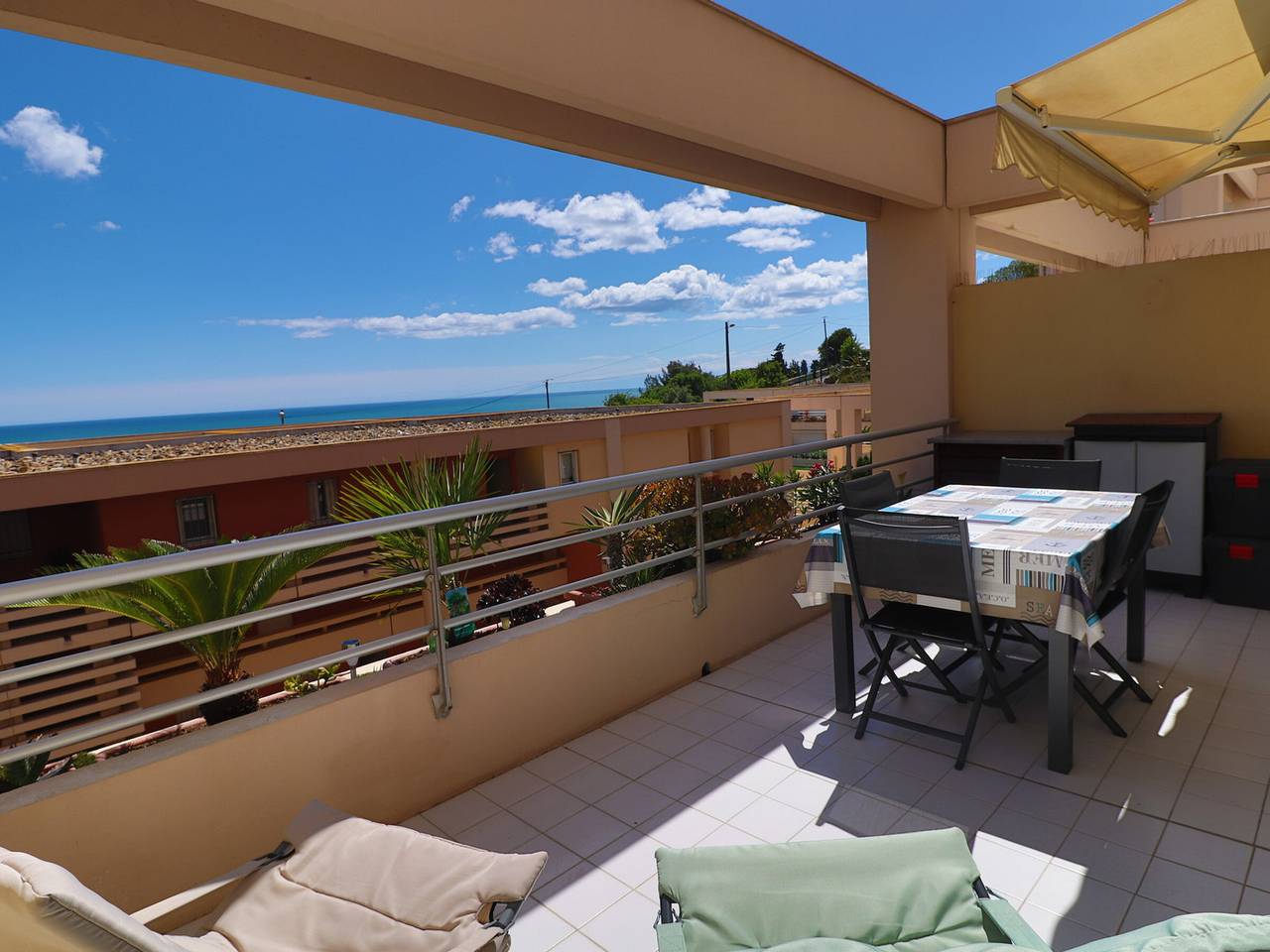 Entire apartment, Stunning 2-room apartment with air conditioning and private parking in Sete, Côte d'Améthyste