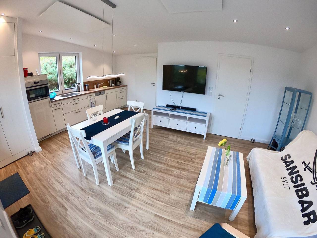 Ganze Wohnung, Das Hüs Julia ist komplett renoviert und liegt zentral + strandnah in Hörnum, Sylt
