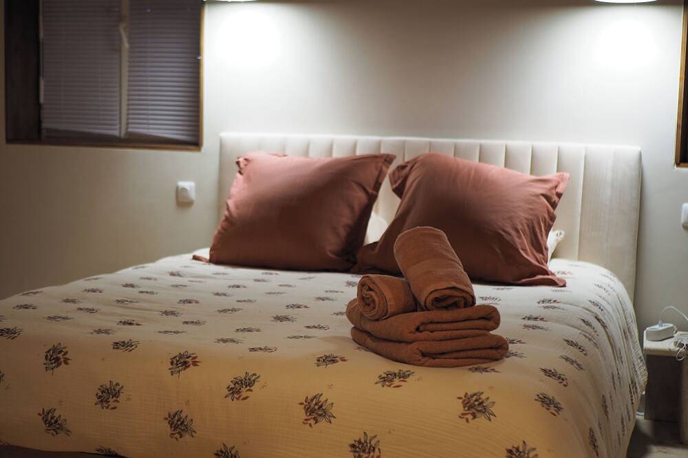 Entire apartment, Lilo Gaillac: Balneo loft - a wellness break for two in Gaillac, Albi region