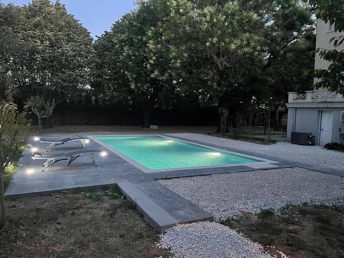 Gîte pour 6 personnes, avec jardin ainsi que piscine et terrasse à Donzère - 3
