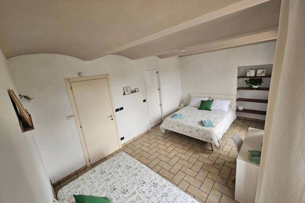 B&B La Rugiada. A 20th century residence immersed in the greenery of Monferrato. in Tigliole, Asti Province