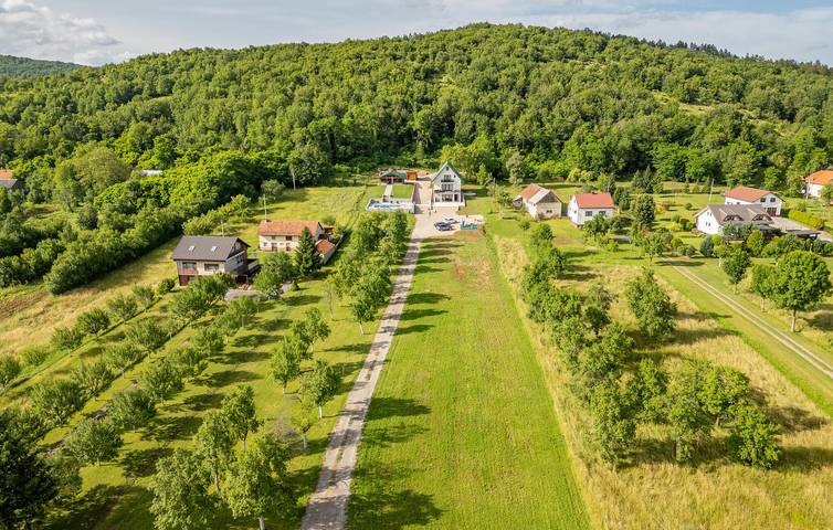 Appartement confortable de 243 m² avec piscine et terrasse, à 2 km de la rivière Lika in Gospić, Lika-Senj