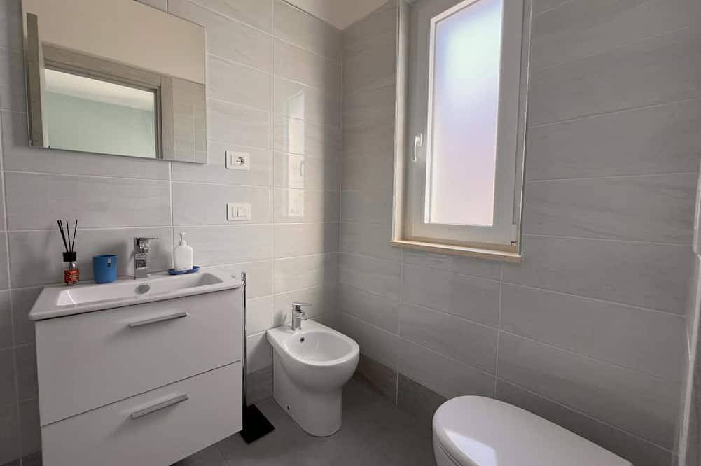 Entire apartment, Cozy and modern apartment a stone's throw from the sea in Paola, Tyrrhenian Coast Kalabria