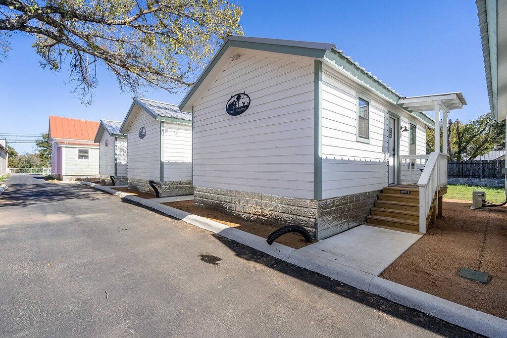 Romantic Stay Right On Main St! in Gillespie County