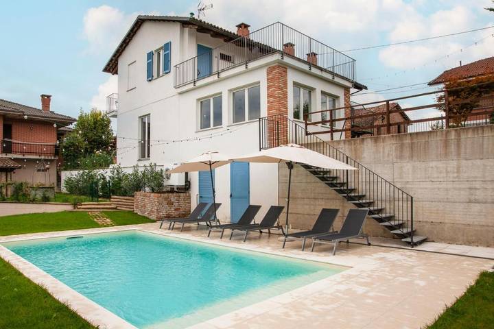 B&b per 2 persone, con Balcone e Terrazza nonché Giardino e Piscina a Neive