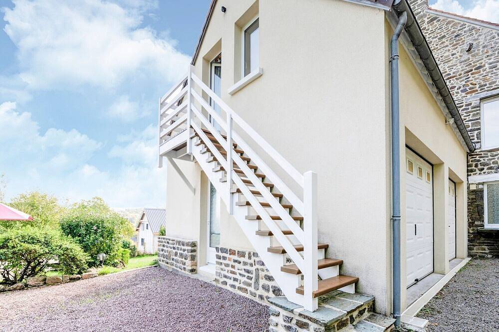 Entire apartment, Apartment in Saint-Rémy near Lake in Notre-Dame-de-Bonne-Nouvelle, Caen region