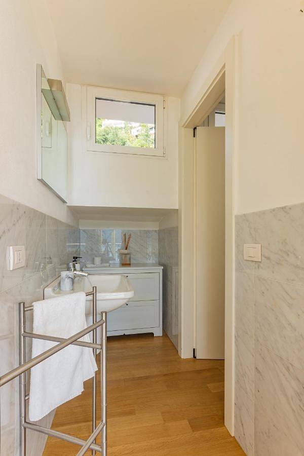 Appartement entier, Casa Madlen - Bright Attic with Marvelous View in Campione d'Italia, Province de Côme
