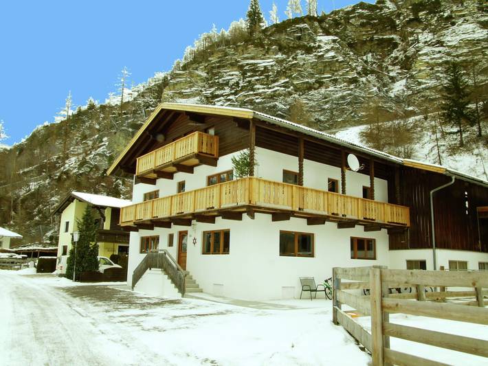 Ferienhaus für 13 Personen, mit Balkon in Längenfeld
