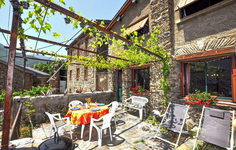 Location de vacances pour 4 personnes, avec Terrasse et Vue à Nohèdes