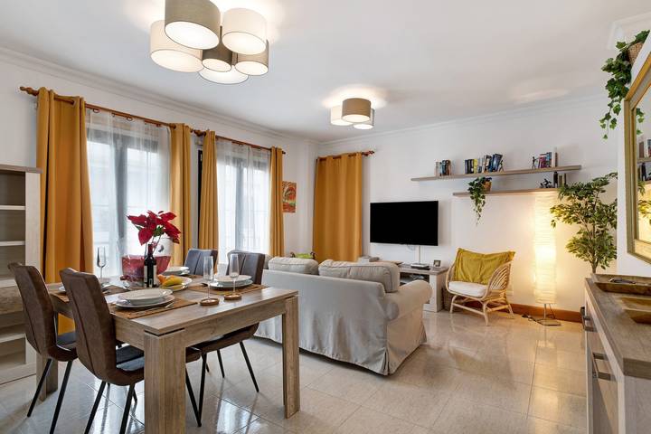 Ganze Wohnung, Ferienwohnung 'Alpispa' mit Balkonen und WLAN in Arrecife Centro, Arrecife