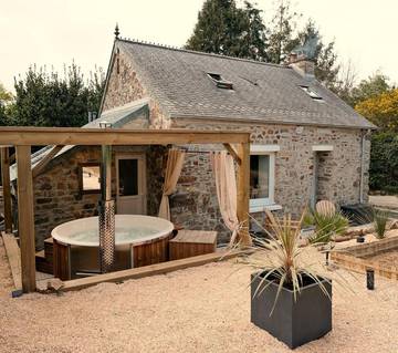 Gîte pour 4 personnes, avec jardin ainsi que sauna et jacuzzi à Brix