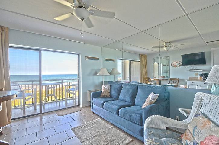 Vacation rental for 4 people, with pool and balcony in Crescent Beach