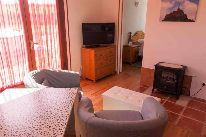 Gîte pour 2 personnes, avec terrasse ainsi que piscine et jacuzzi, animaux acceptés à Mantilly - 4