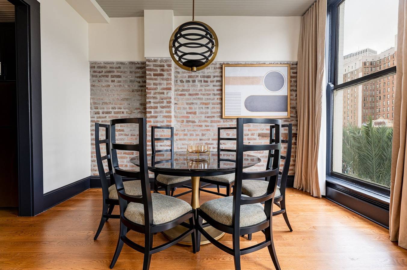 Apartamento entero, 2Br Floor-to-Ceiling Canal Street Views | The Mayfair in Storyville (New Orleans), New Orleans