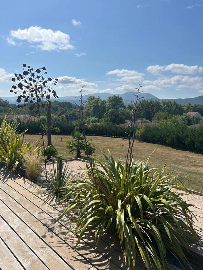 Location de vacances pour 10 personnes, avec vue ainsi que jardin et piscine à Montjoie-en-Couserans - 3