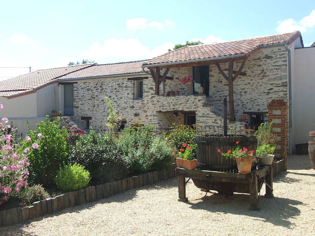 Cozy Room near Monnières City Center and La Sèvre Nantaise in Monnières, Région de Nantes