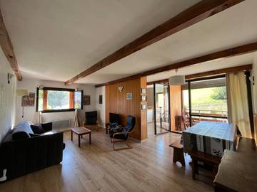 Gîte pour 6 personnes, avec balcon à Enchastrayes