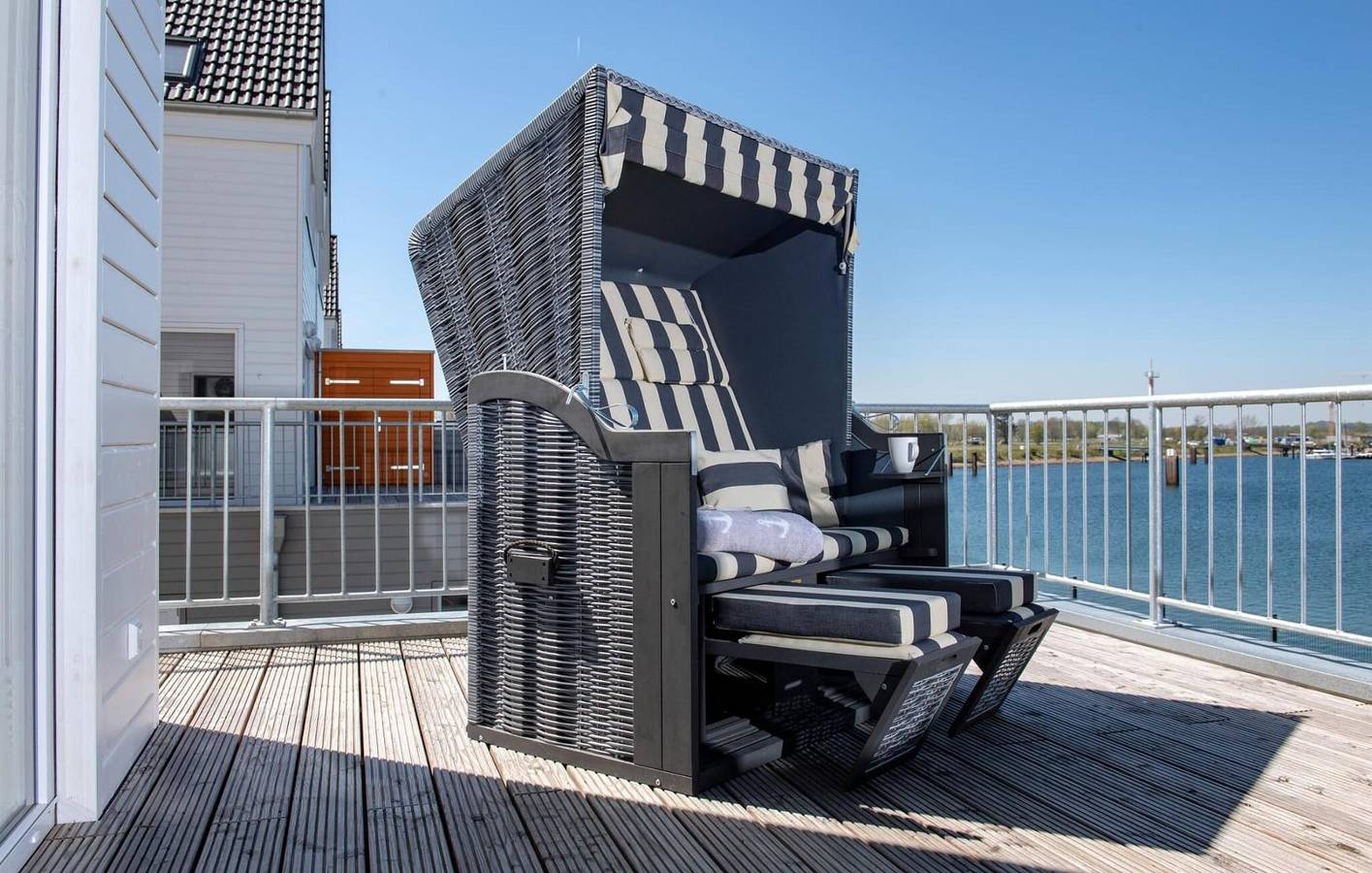 Entire holiday apartment, Sea View Apartment with Terrace, Parking, & WiFi in Olpenitz, Kappeln