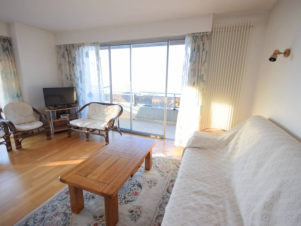 Entire apartment, Spacious apartment with lake view in Évian-les-Bains in Évian-les-Bains, Thonon-les-Bains region