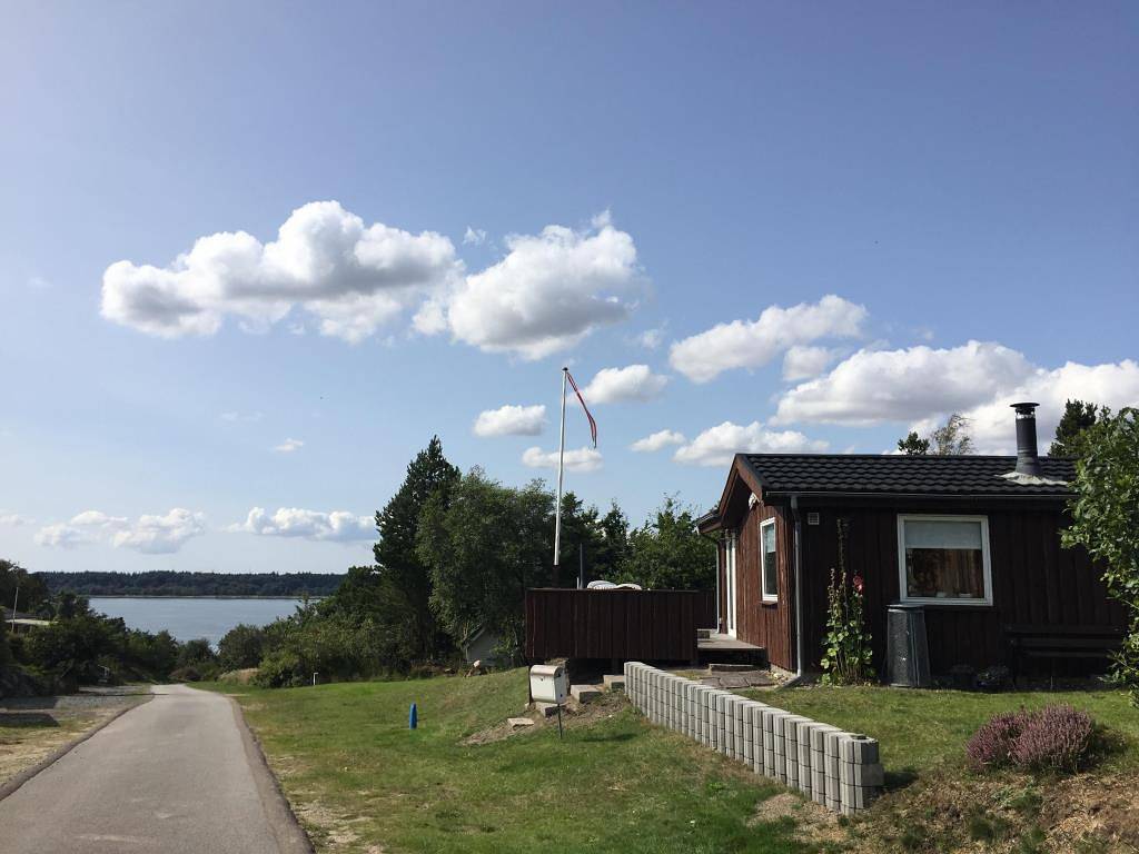 Schönes Ferienhaus auf einem schönen Naturgrundstück mit Blick auf den Limfjord nach Mors. in Limfjord in Westjütland